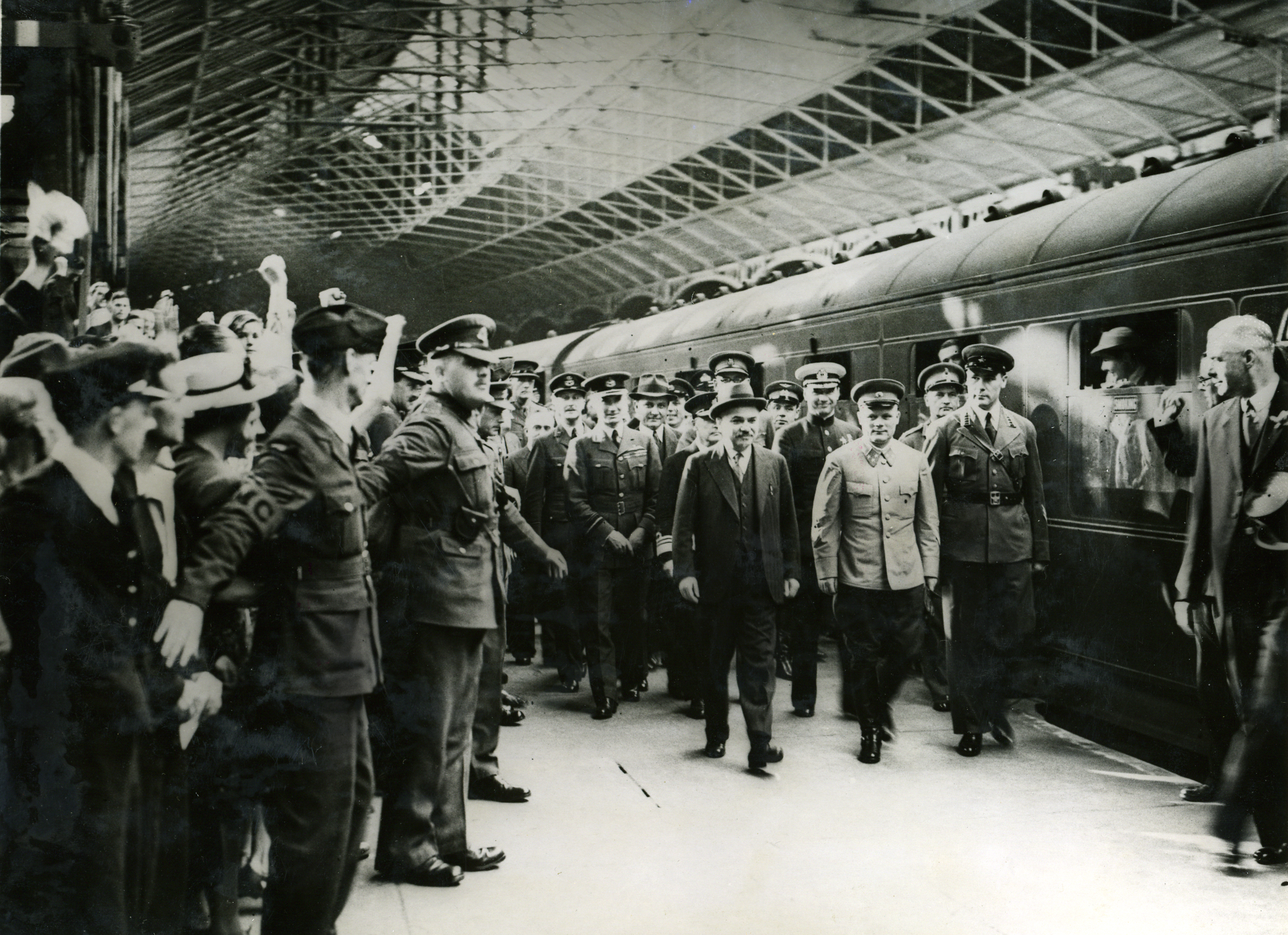 На вокзале в Лондоне, 1941