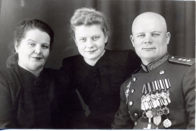 1949 г. С женой и дочерью