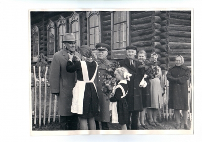 На родине. С ветеранами полка Красные Орлы, 1964